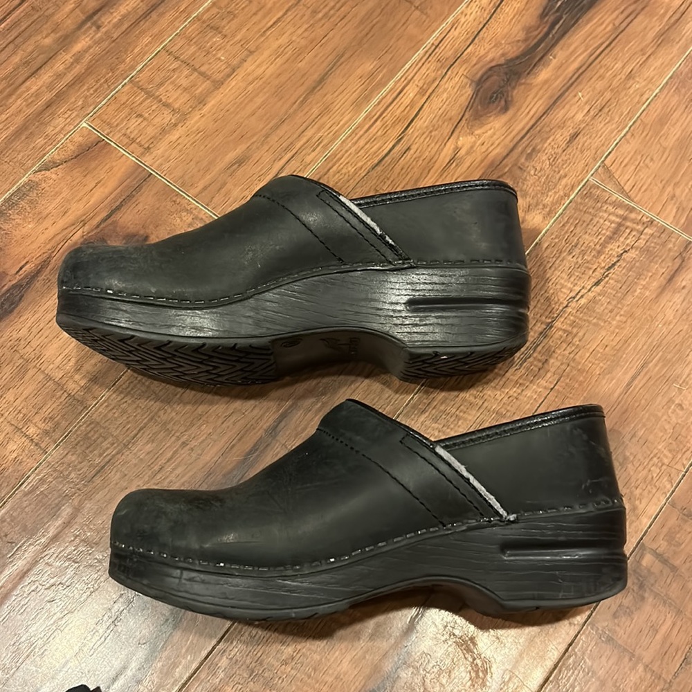 Dansko Size 37 Black Oiled Clog - image 7